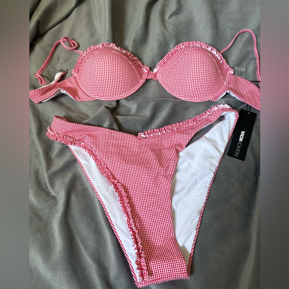 🍓 Red Gingham Ruffle Bikini Set | Cottagecore Swim | NWT | Size L - Picture 2 of 4